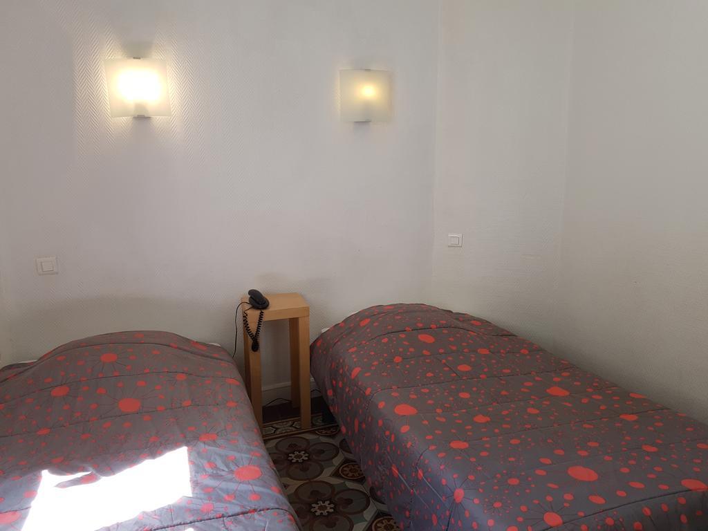 Hotel Des Poetes Avec Parking Sur Reservation بزييه المظهر الخارجي الصورة
