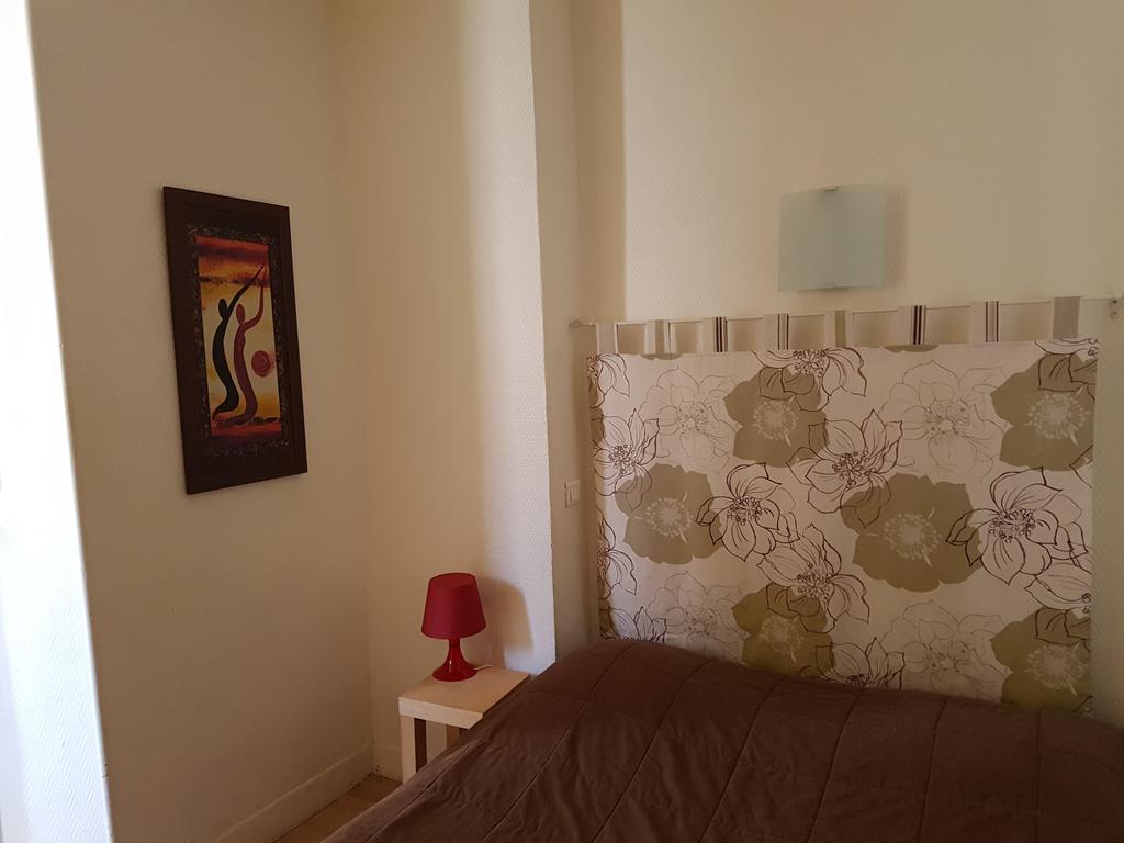 Hotel Des Poetes Avec Parking Sur Reservation بزييه المظهر الخارجي الصورة