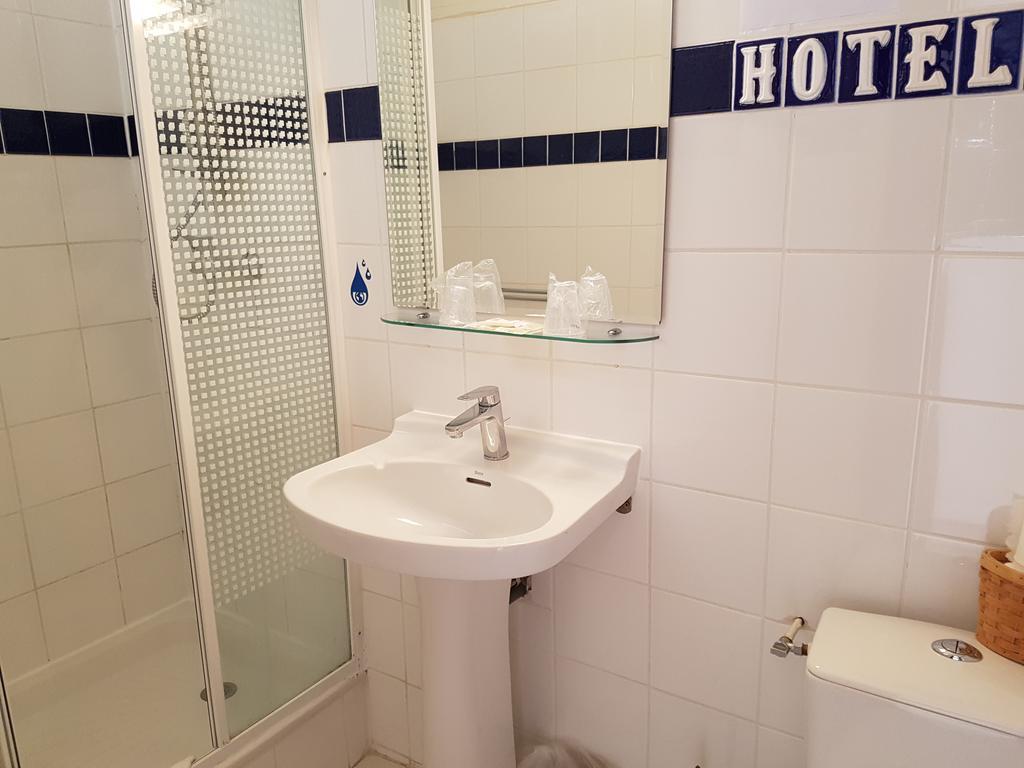 Hotel Des Poetes Avec Parking Sur Reservation بزييه المظهر الخارجي الصورة